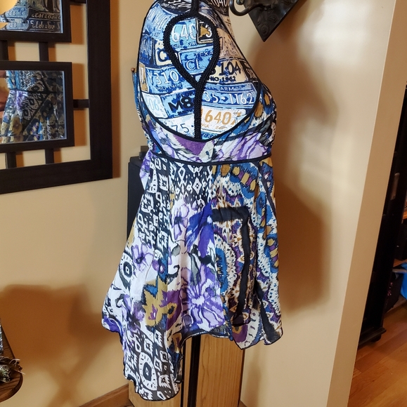 VIBRANT PATTEN HANDKERCHIEF HEM TANK TOP! - Picture 3 of 15